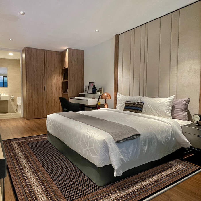 Grand Mir 10x14 Black/Cream Wool and Silk