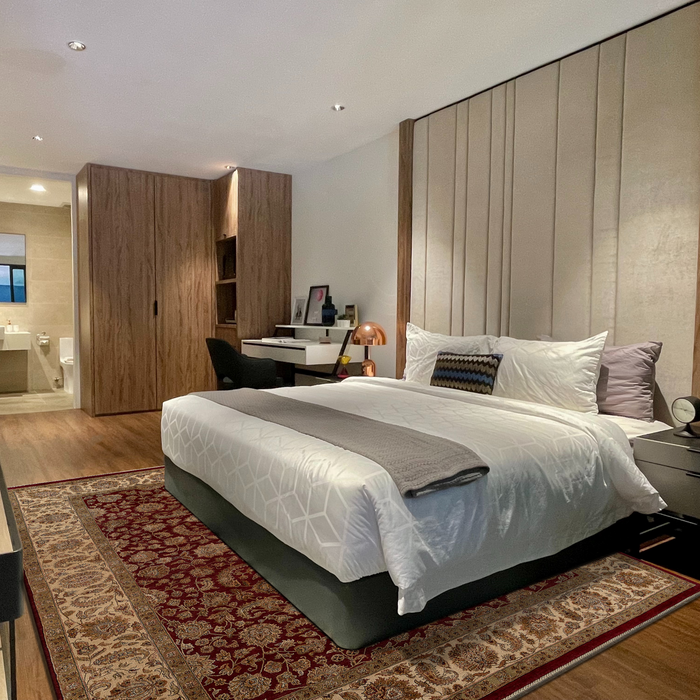 Passion 9x12 Red/Ivory Wool and Silk