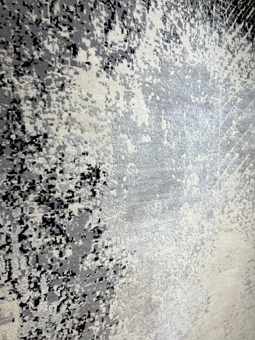 Inner Space 8x10 Ivory/Grey Wool and Silk