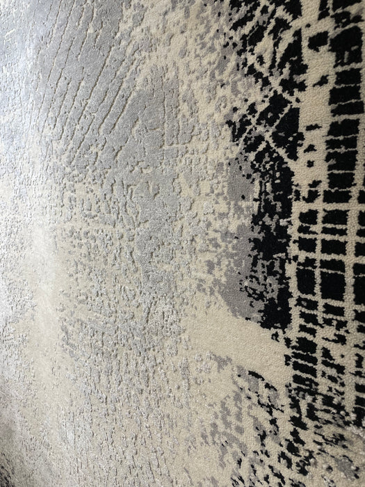 Inner Space 8x10 Ivory/Grey Wool and Silk