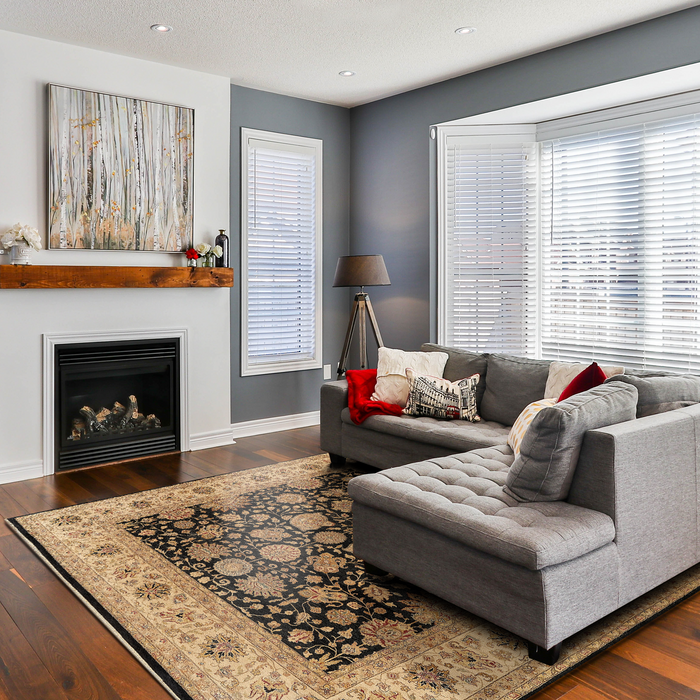 Agra 8x10 Black/Ivory Wool