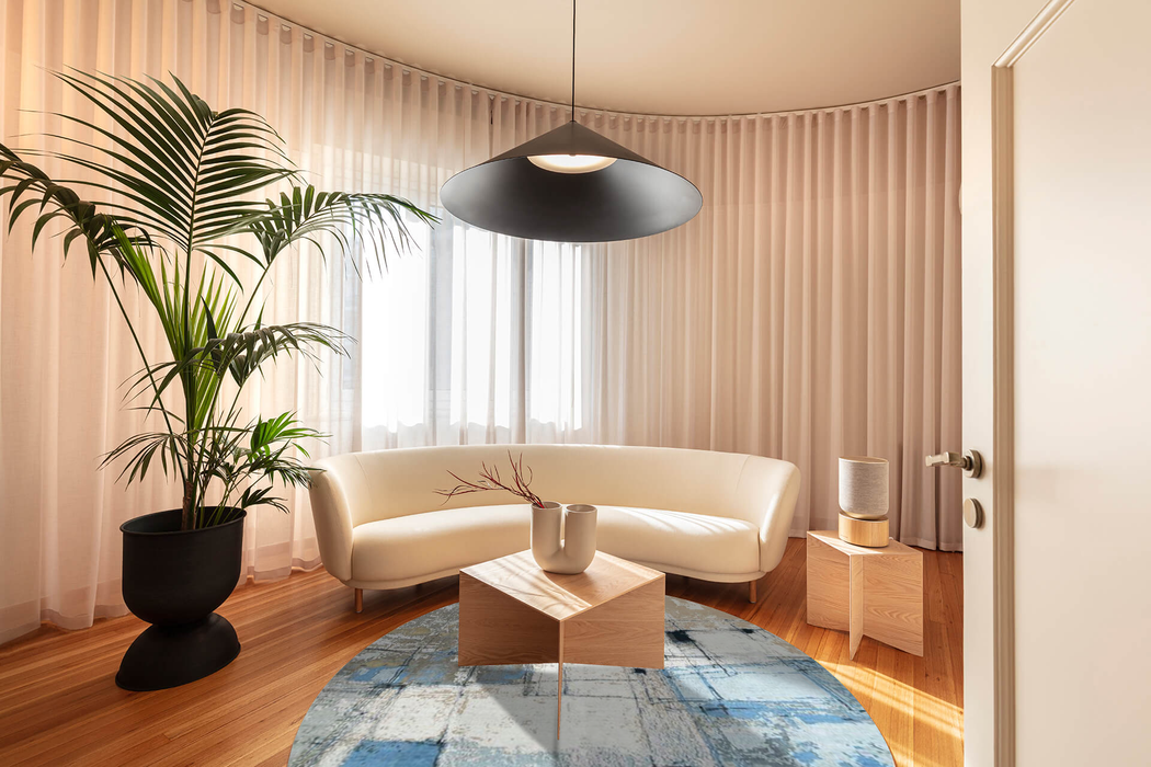 Lyra Round Wool and Silk