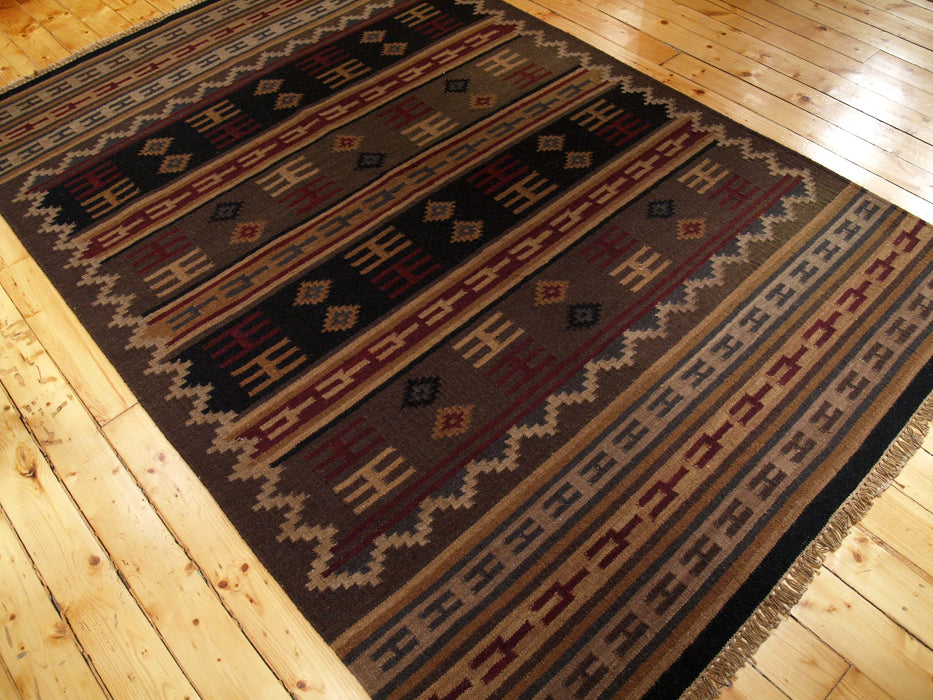 Assorted 5x7 Beige/Black wool