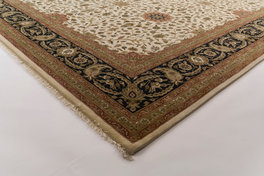 Grand 10x14 Elegance Beige/Black Wool and Silk