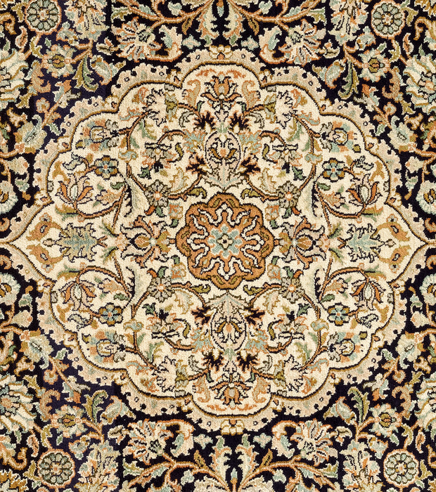 Kashan 5x7 Black Silk