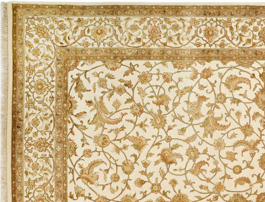 8x10 Varanasi Beige/Light Green Wool and Silk Embossed